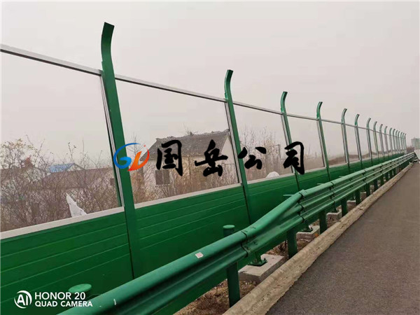 泡沫彩鋼公路聲屏障